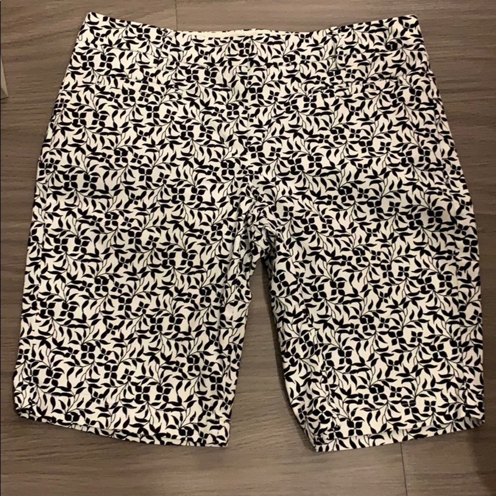 NWOT! Mid rise Bermuda shorts